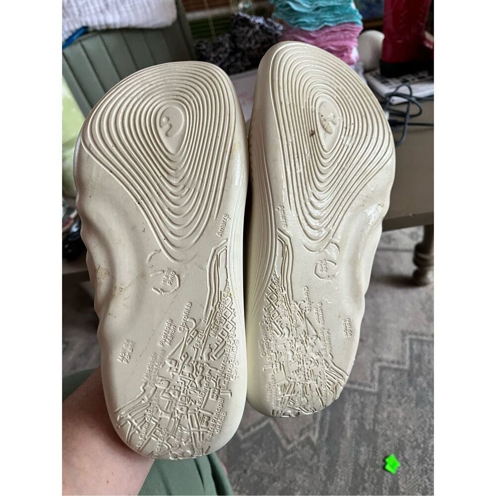 Uin Year Of The Dragon Women’s Slip On Sneaker Sz 5.5 Euc — image 3 of 5